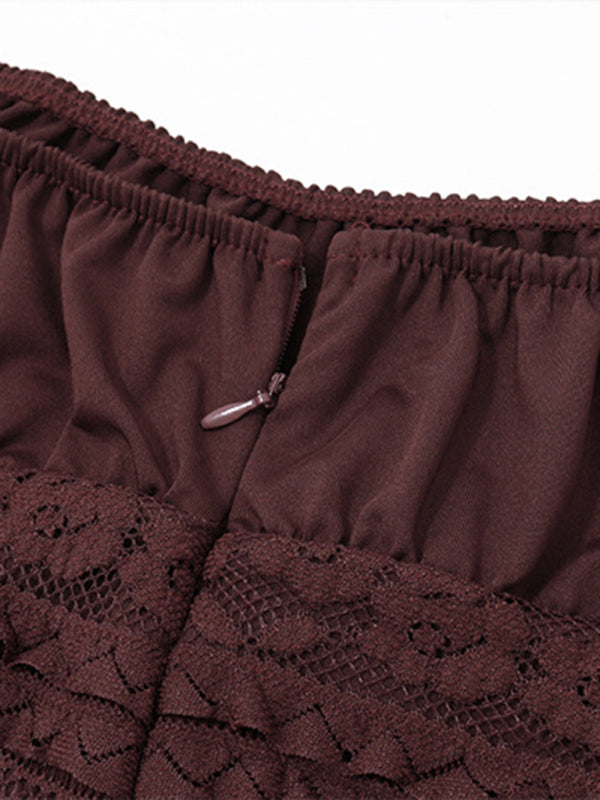 Levoire | Femme sexy à décolleté carré, profondeur coupée, à jupe en forme de trompette couvrant les hanches.