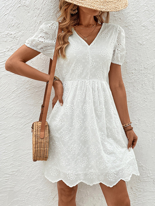 Levoire | Robe blanche à volants à décolleté en V pour femmes