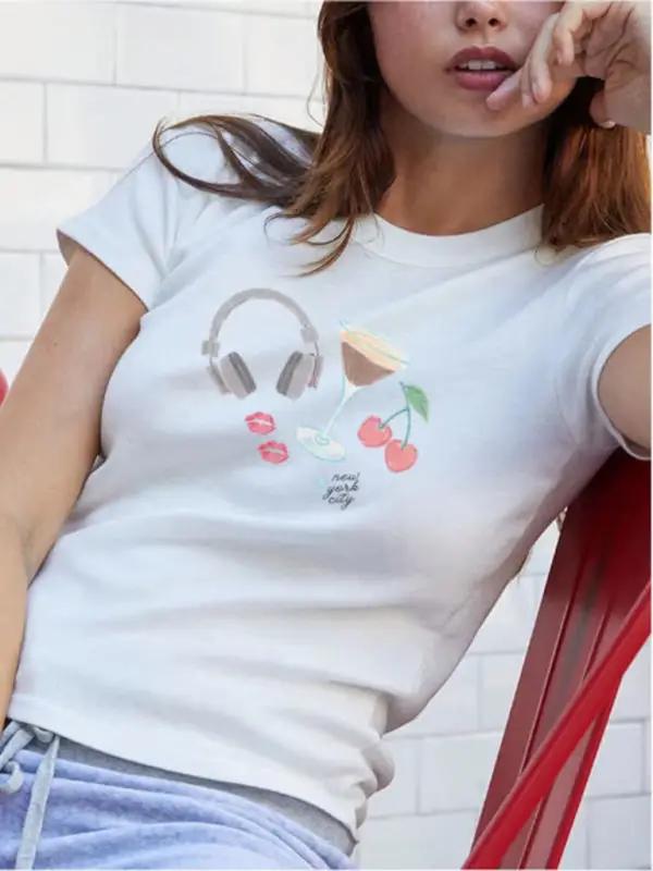 Levoire | T-shirt graphique imprimée ajustée pour dames à manches courtes