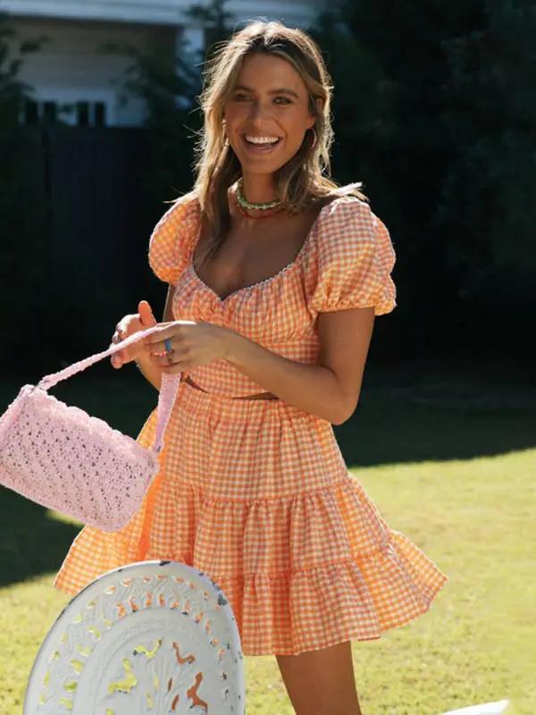 Levoire | Dame Top à rayures avec découpe dans le dos, ceinture + ensemble de jupes à volants