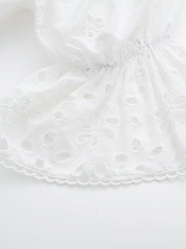 Levoire | Robe sexy à décolleté en V profond en dentelle française, taille perforée, courte
