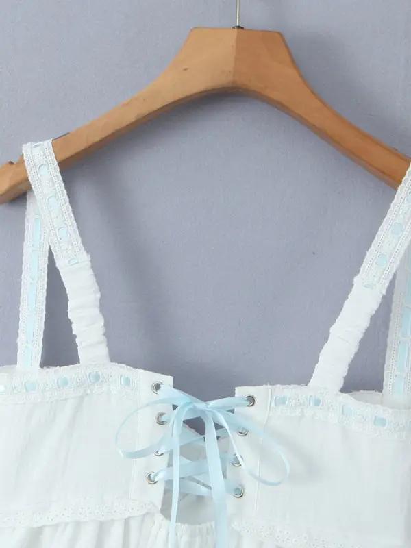 Levoire | Nouvelle robe porte-jarretelles à encolure carrée et jolie mini robe