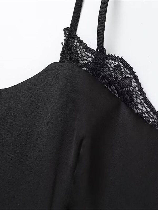 Levoire | Femme tendance et polyvalente chemise à satin slim-fit à bretelles