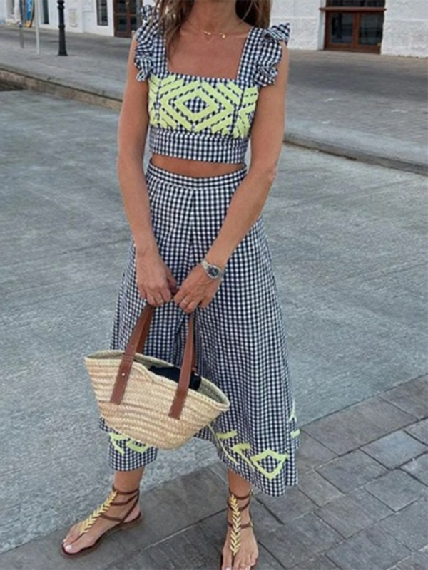 Levoire | Mode, hi-hat, ondulé, gilet imprimé et robe à jupe Harmaa