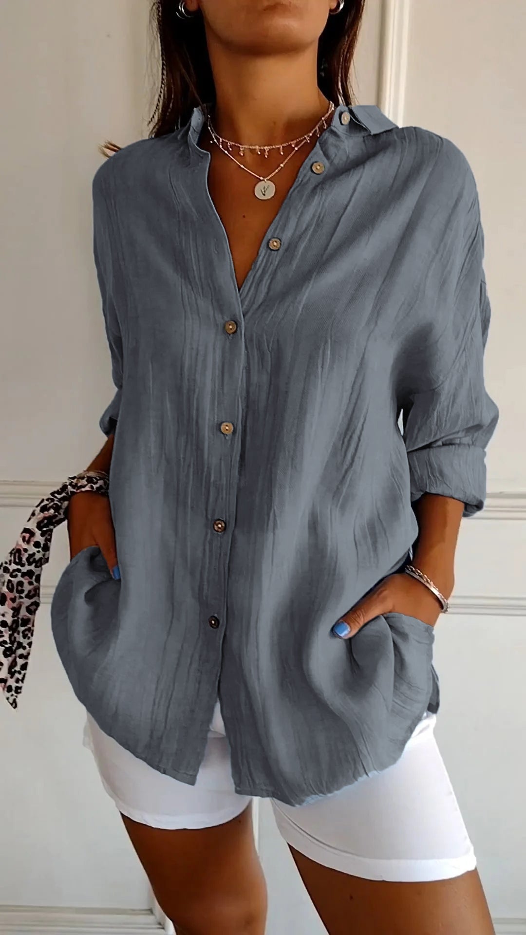 Levoire | Chemise Texturée Plissée our femmes | Col à Revers Gris