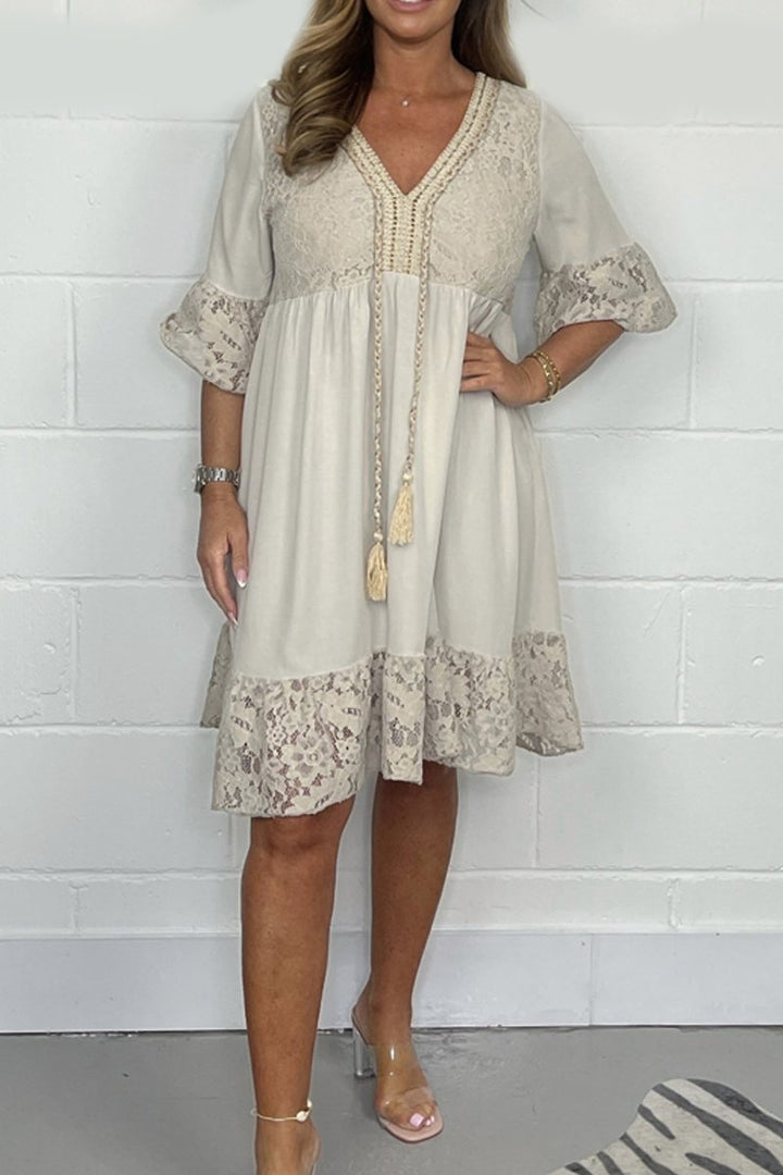 Levoire | Robe Avec Décolleté En V Et Patchwork En Dentelle Beige