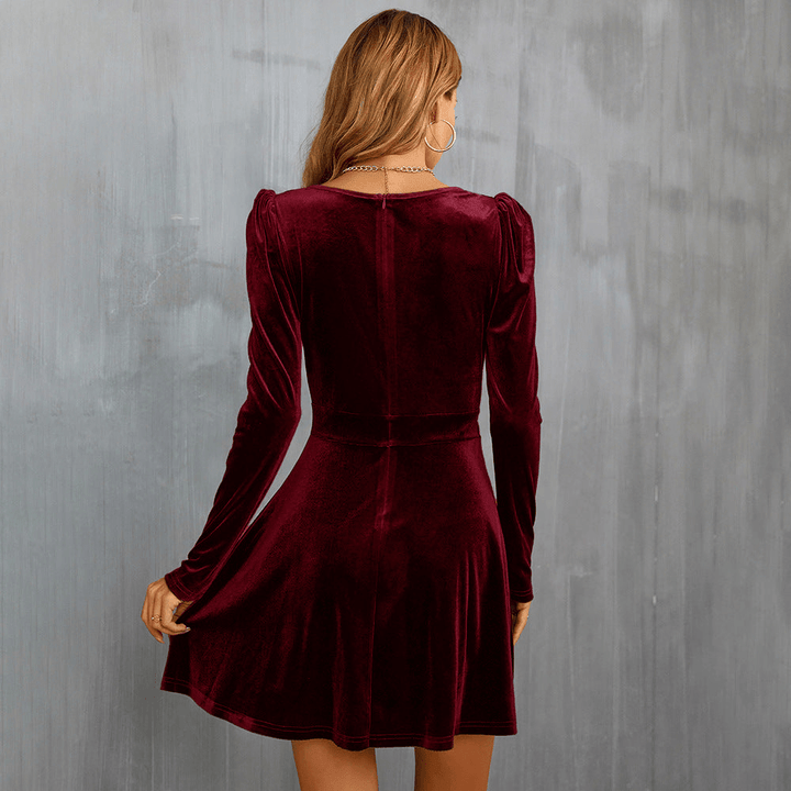 Levoire | Robe cloche en velours rouge avec décolleté en V robe de soirée pour femmes