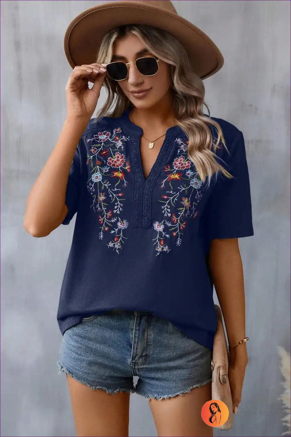 Levoire | Bohemian Bliss Blouse brodée à encolure en V - Vert olive à motifs floraux élégants Mereneito