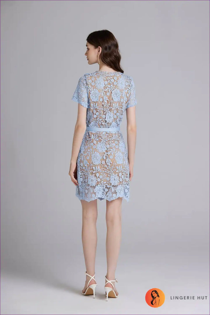 Levoire | Robe en dentelle à couches bleu clair – La perfection transparente et élégante