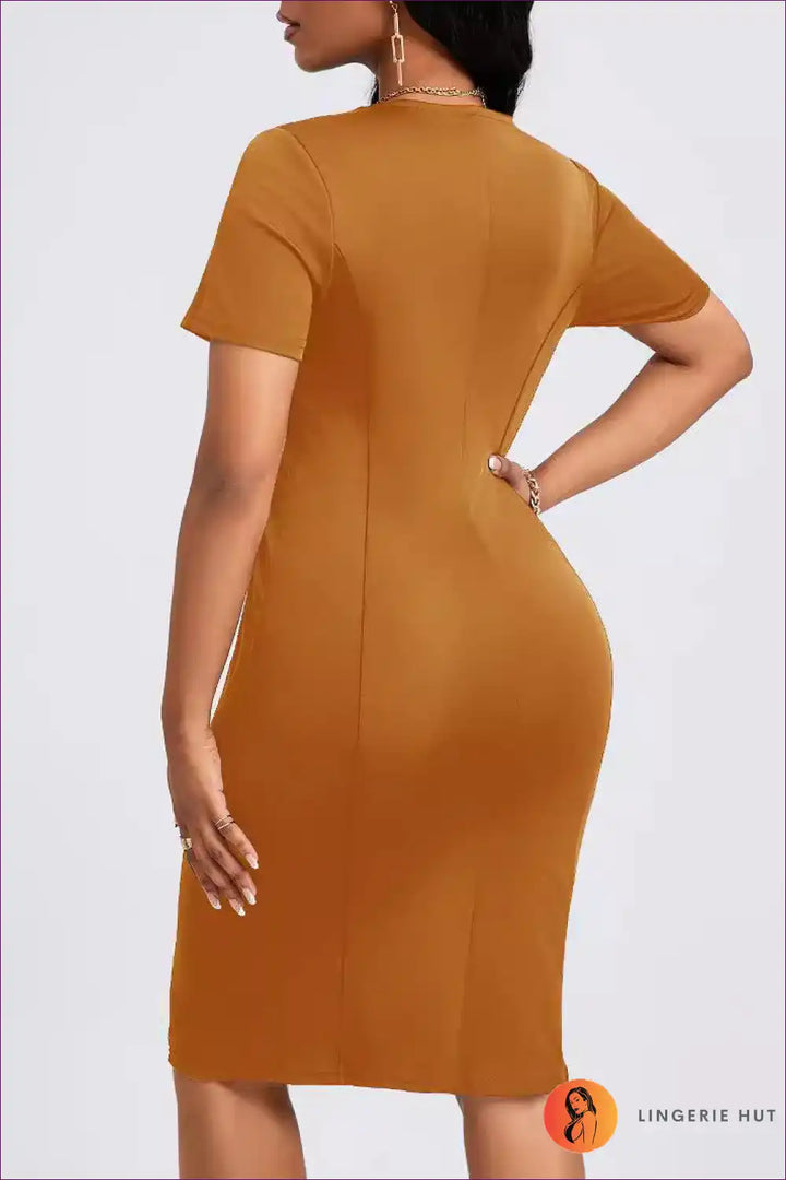 Levoire | Robe portefeuille en or sleek – Moderne & Élégante