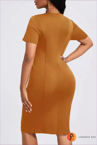 Levoire | Robe portefeuille en or sleek – Moderne & Élégante