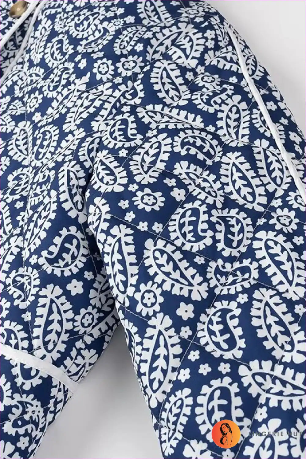 Levoire | Vintage Charm Floral T-shirt - Bleu Marine & Blanc Élégance