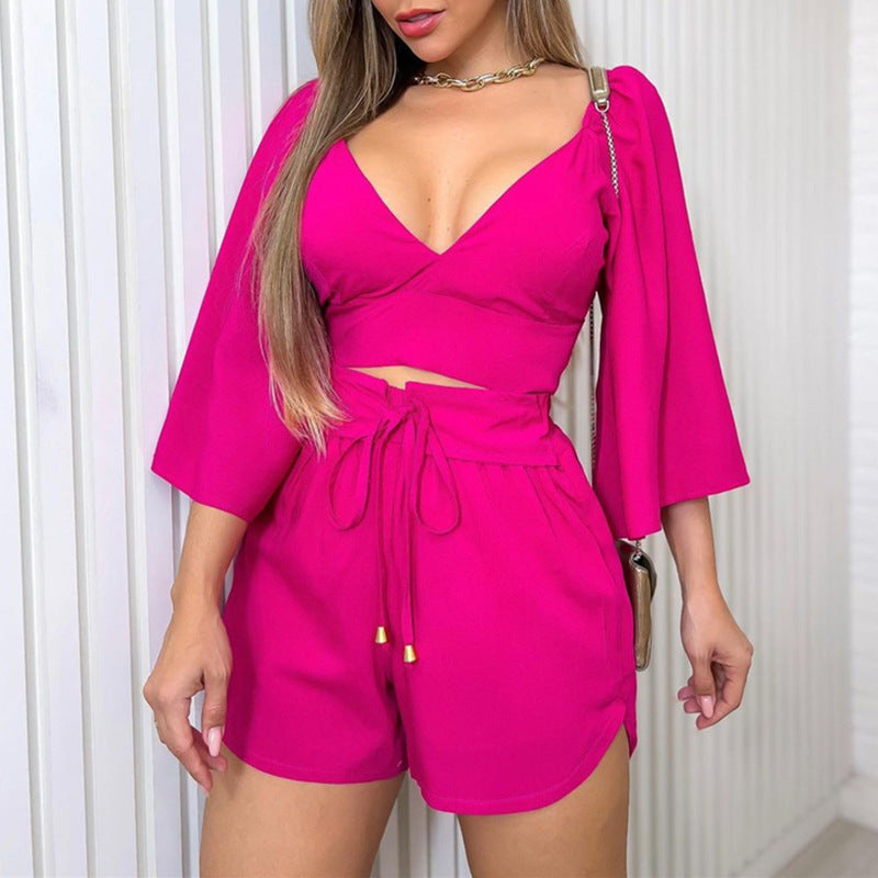 Levoire | Haut à décolleté en V, manches larges, dos nu et short taille haute ROSE
