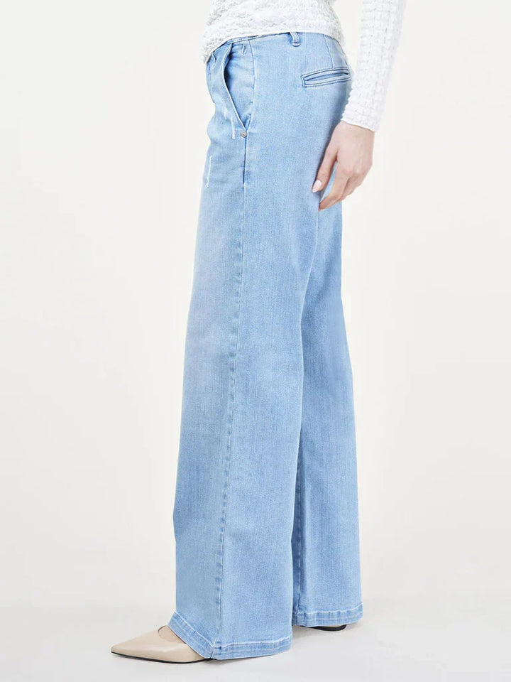 Levoire | Large Jambe Bleu Ensoleillé Détruit