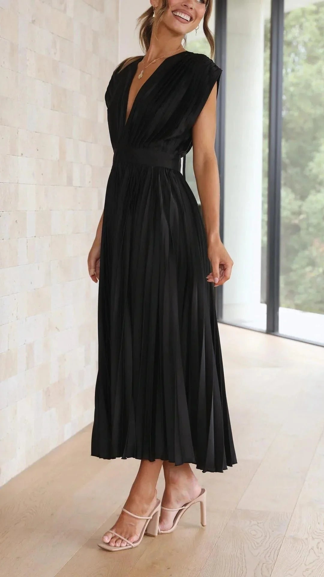 Levoire | Féminins Robe Avec Décolleté Design