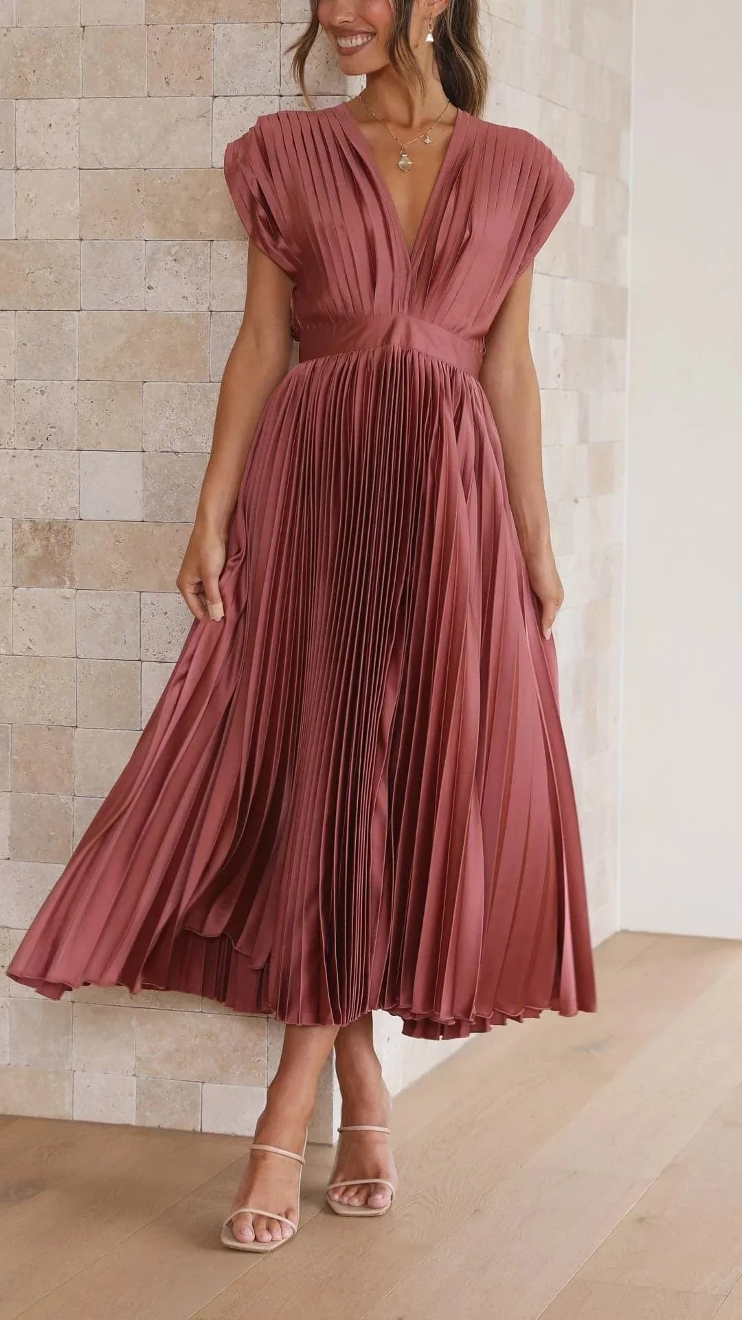 Levoire | Féminins Robe Avec Décolleté Design