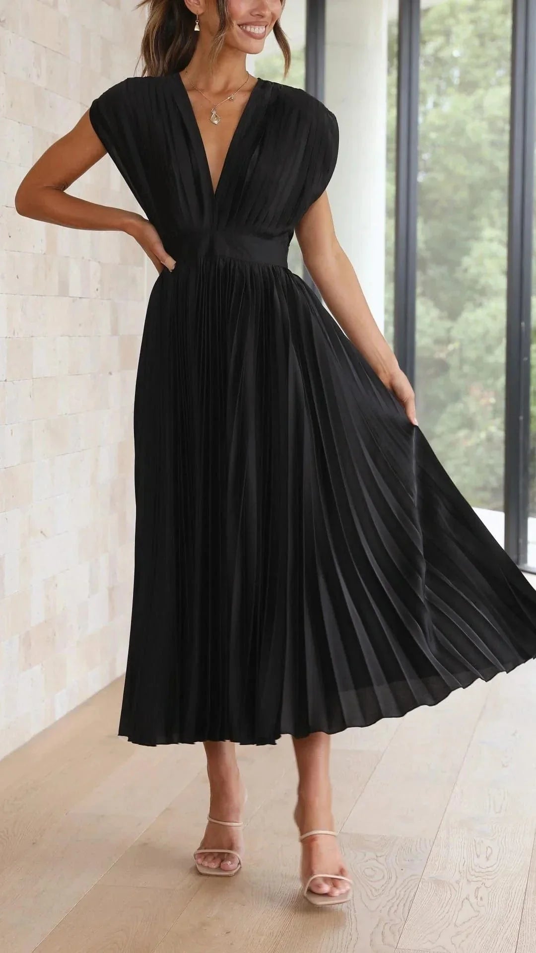 Levoire | Féminins Robe Avec Décolleté Design