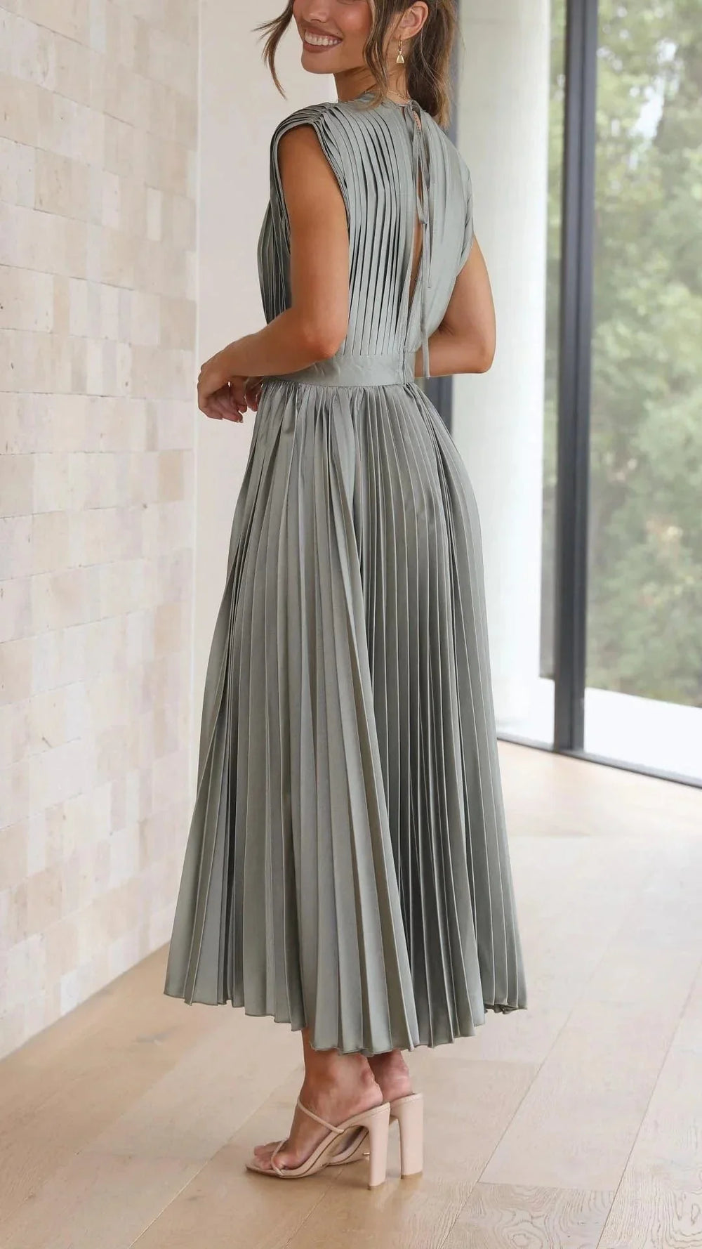 Levoire | Féminins Robe Avec Décolleté Design