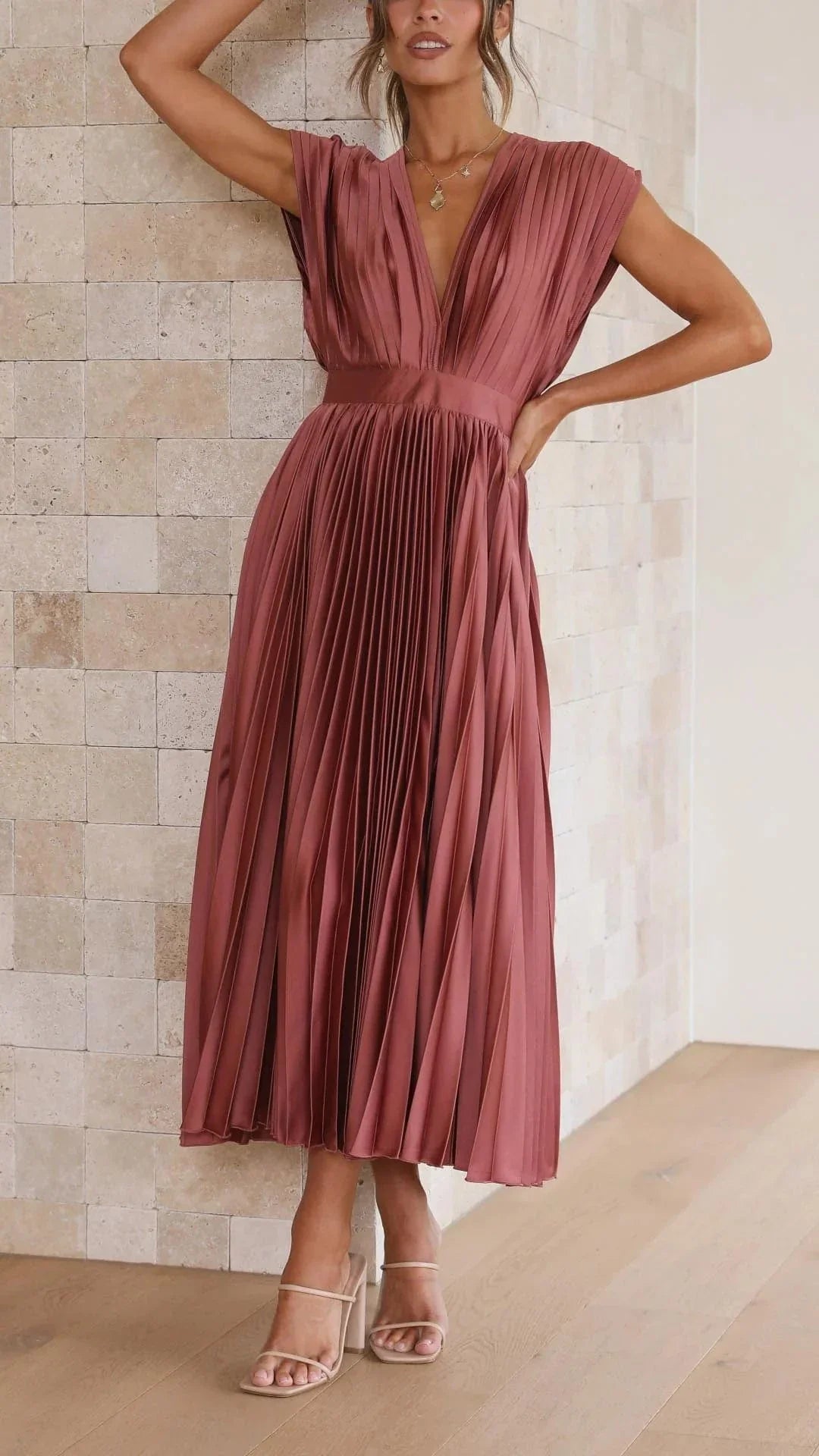 Levoire | Féminins Robe Avec Décolleté Design