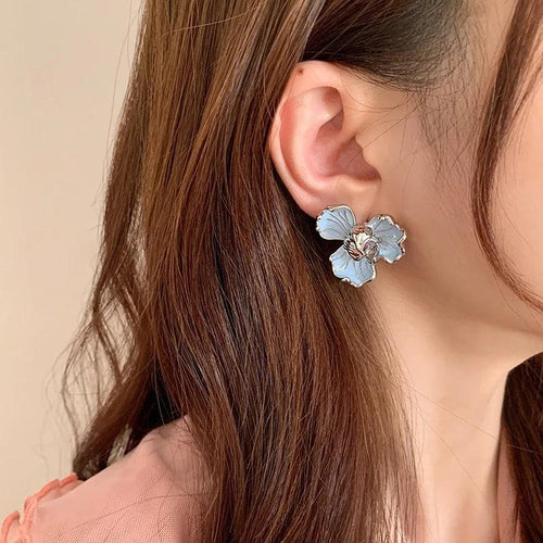 Levoire | Chic Boucles D'Oreilles En Émail Fleuries En Bleu Clair