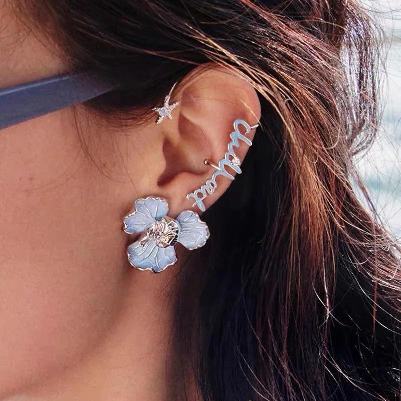 Levoire | Chic Boucles D'Oreilles En Émail Fleuries En Bleu Clair
