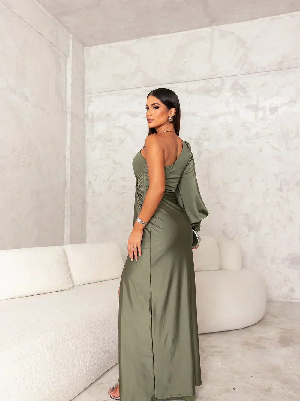 Levoire | Élégante Robe À Épaules En Satin Pour Femmes