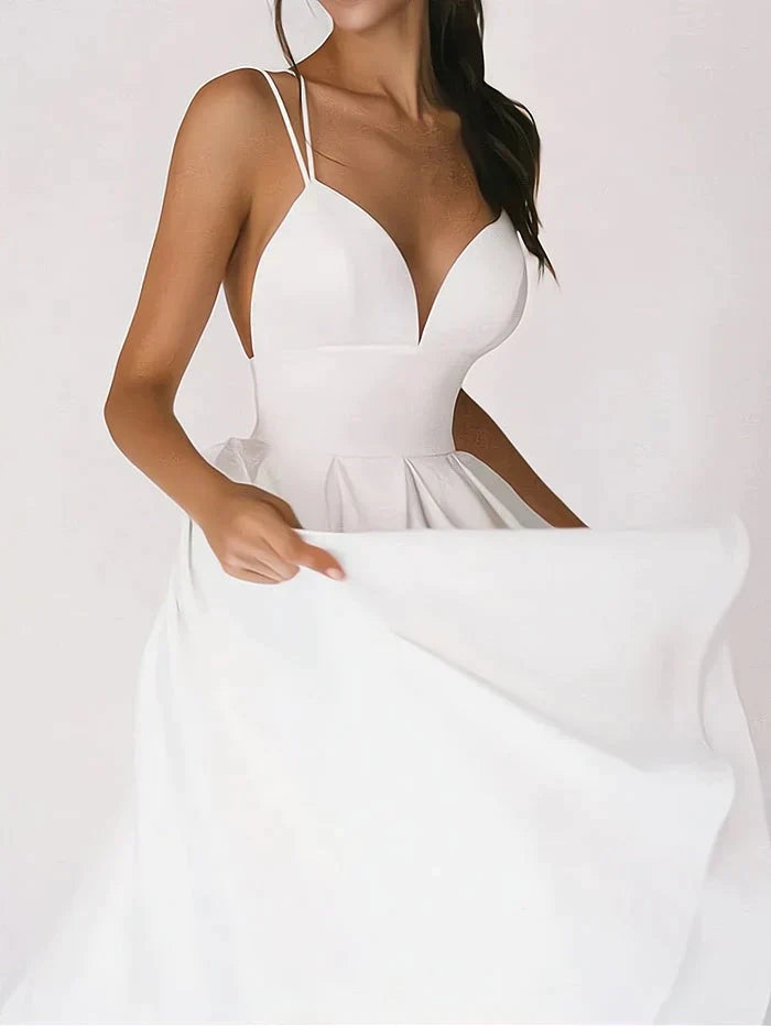 Levoire | Robe Élégante Avec Décolleté En V Beau Style
