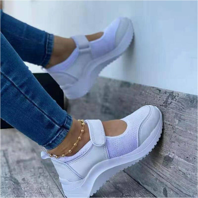 Levoire | Tongs À Semelle Aérées Avec Velcro Pour Femmes Blanc