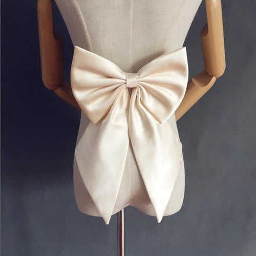 Levoire | Robe De Mariée En Satin Avec Nœud