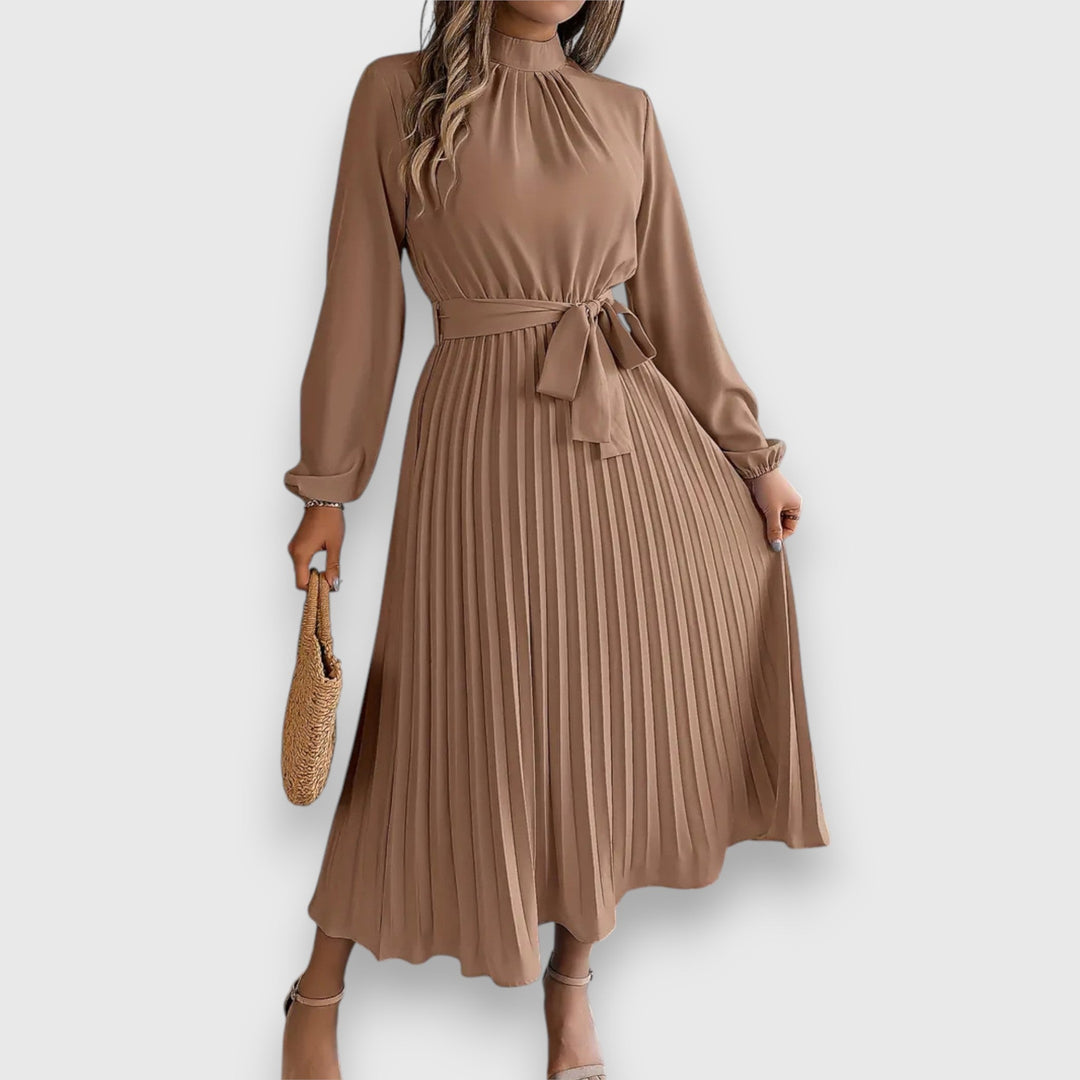 Levoire | Élégance Intemporelle Dans Une Robe Midi Beige