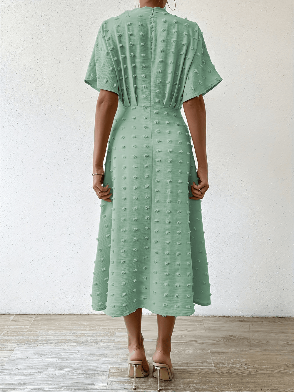 Levoire | Robe Midi Élégante pour Femmes avec Décolleté Profond