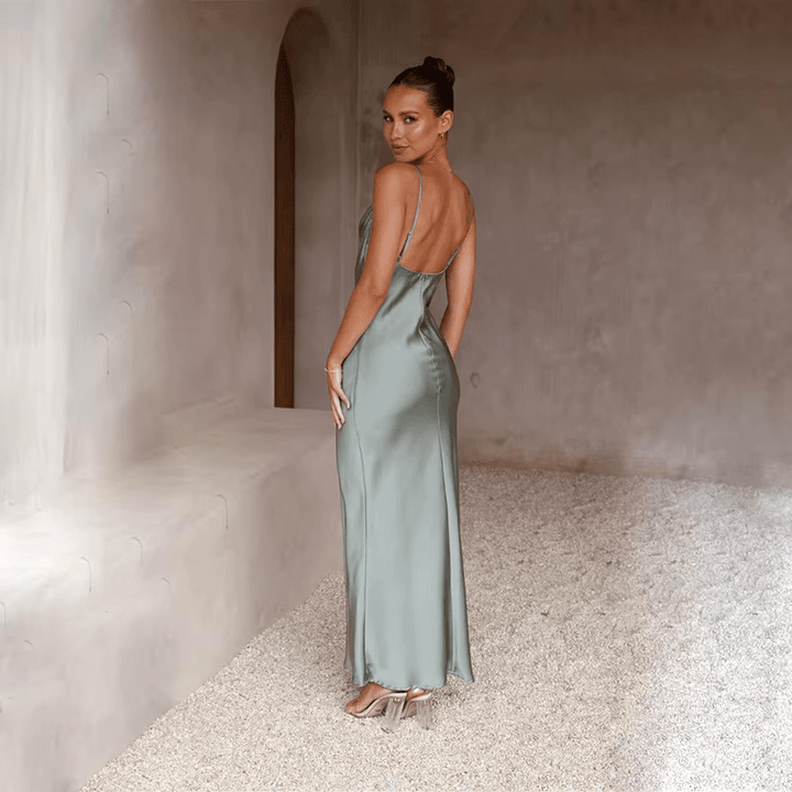 Levoire | Robe Satin Intemporelle Avec Dos Ouvert Et Design Élégant