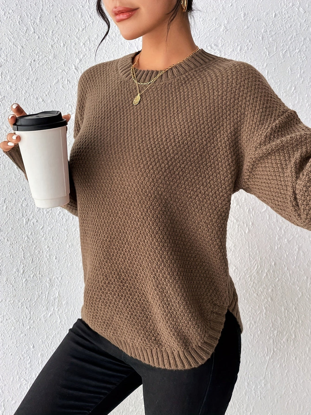 Levoire | Pull Élégant Pour Femmes Avec Col Rond Et Ourlet Arrondi Braun