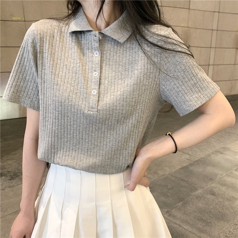 Levoire | Femme Polo à manches courtes en maille côtelée avec large col et boutons Harmaa